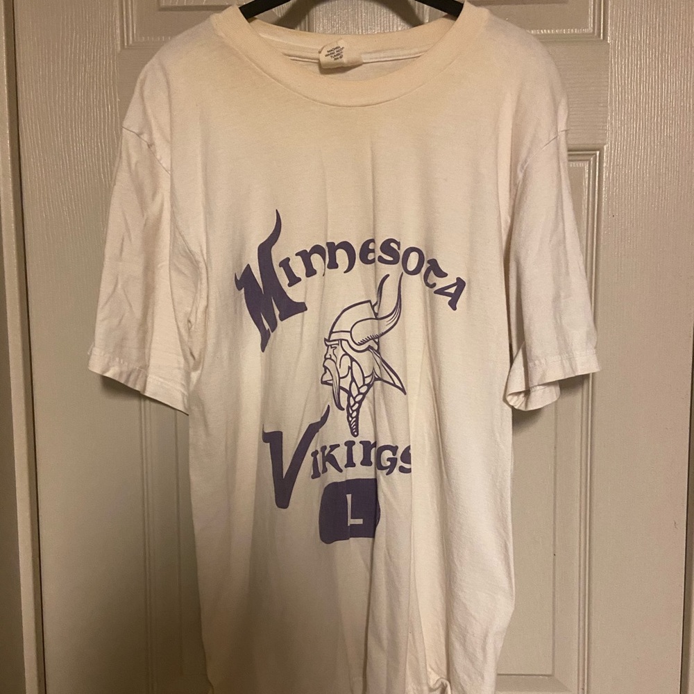 Vintage Minnesota Vikings T Shirt! Size Large!